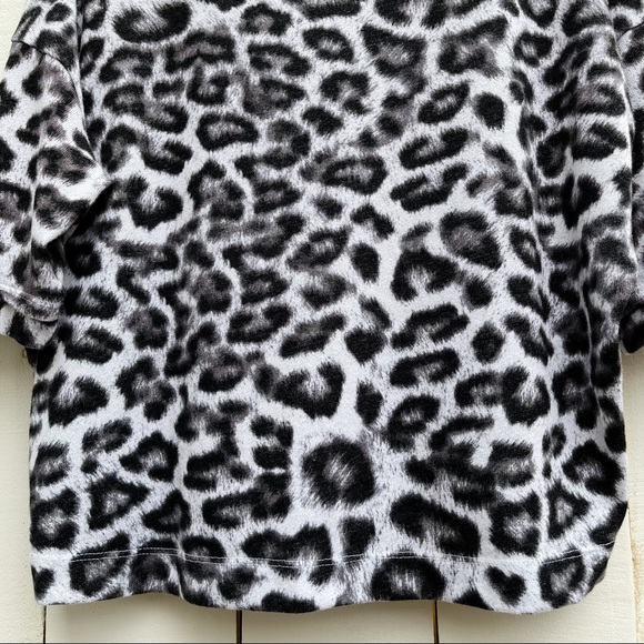 Splendid White Leopard Print Oversized Short Sleeve Top Women’s Small - Picture 6 of 9